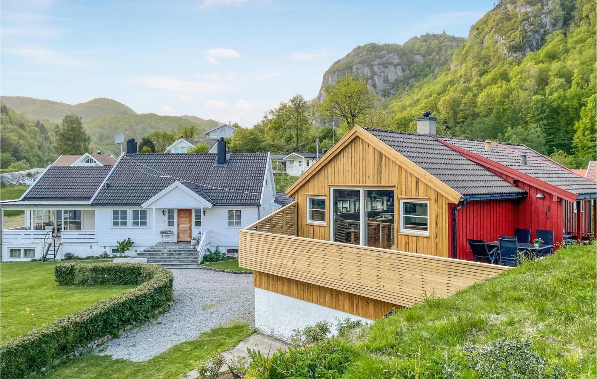 2 Bedroom Stunning Home In Lyngdal Exterior foto