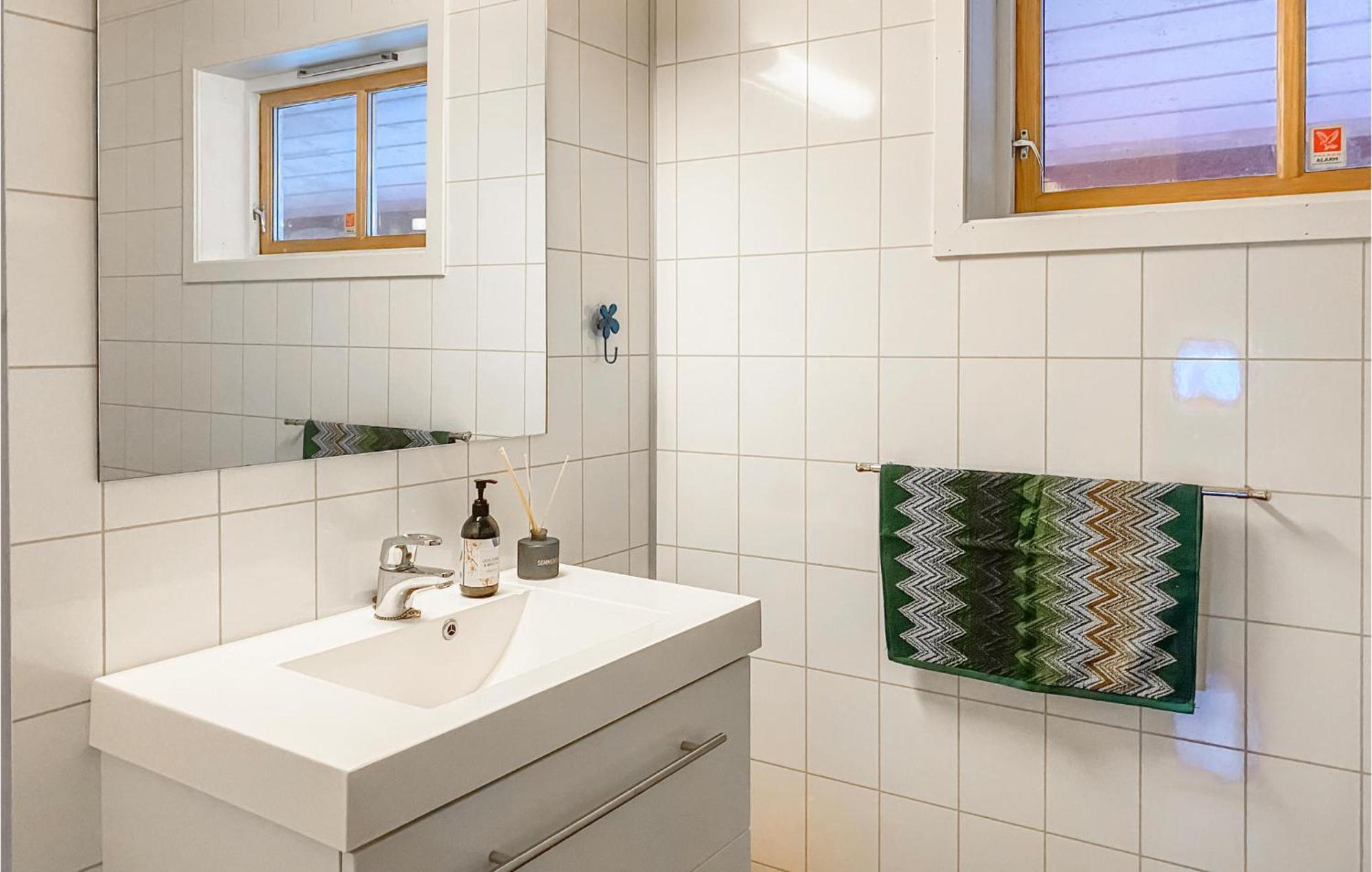 2 Bedroom Stunning Home In Lyngdal Exterior foto